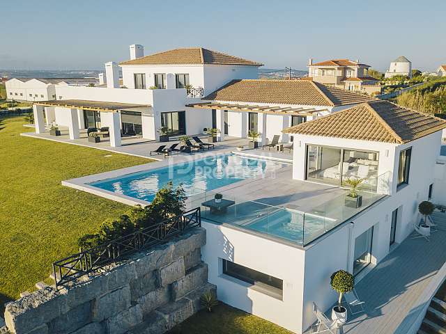 Spectacular Villa - Ocean & Country Views With A Modern Flair