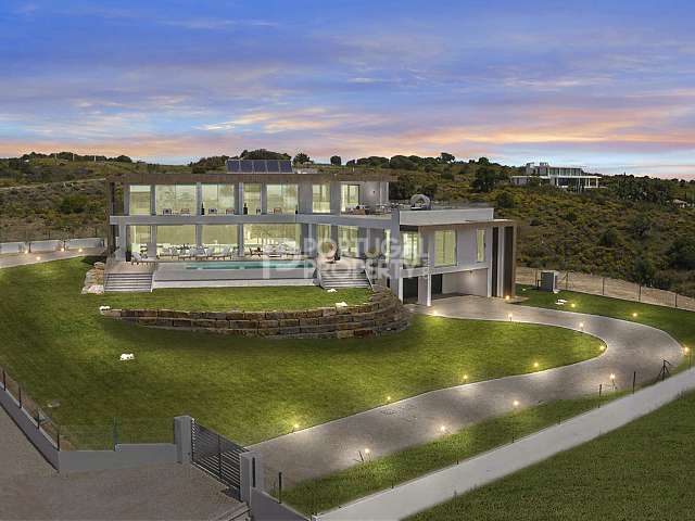 Fantastic Modern Property With Incredible Views