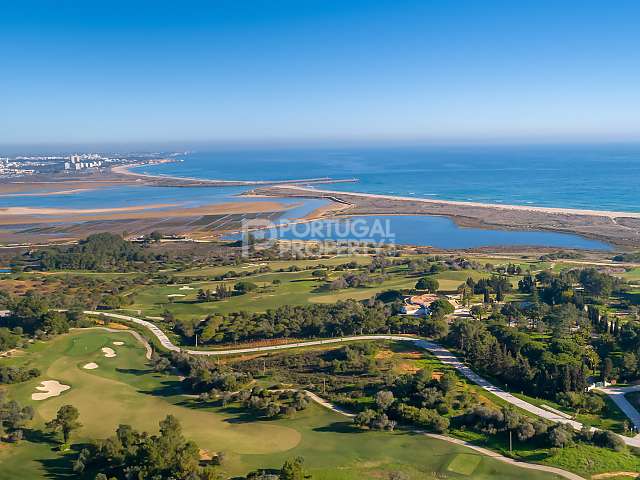 Building Plots With Breathtaking Sea Views On An Exclusive Front-Line Golf Resort