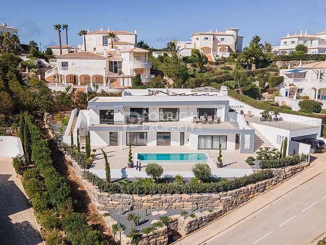 Exceptionnelle A+ Rated villa de luxe de 4 lits avec spectaculaire vue sur la campagne et l’océan