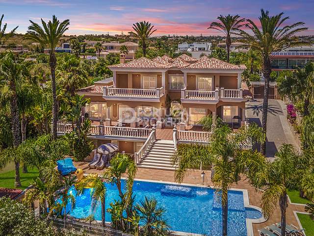 Luxury Villa Close To The Beach With 2 Swimming Pools And Sea Views