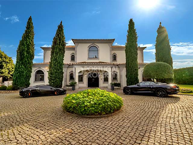 Exquisite Manor House - Priced to sell