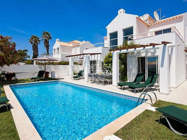 4-Bett-Villa mit beheiztem Pool, Meerblick und nur wenige Gehminuten vom Strand Salgados entfernt