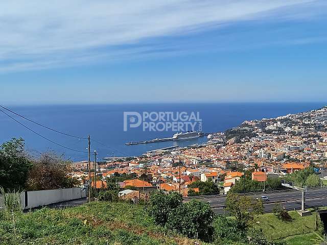 Grundstück für Wohnungsbau und Gemüsegarten, mit guter Sonneneinstrahlung und Meerblick, in Funchal