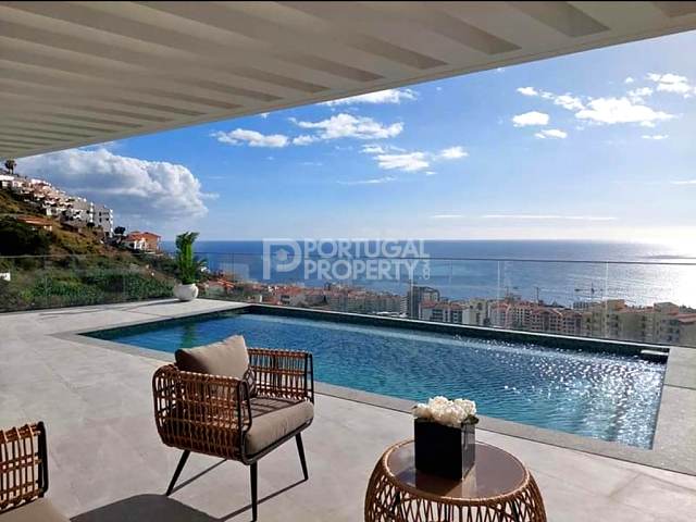 Amazing T3+1 Penthouse With Private Pool And Sea View