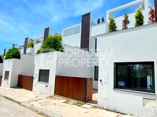 Excellent Quality Linked Villas With Sea Views