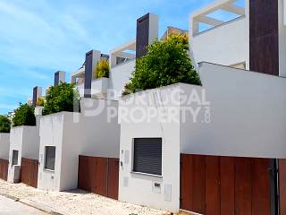 Excellent Quality Linked Villas With Sea Views