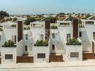 Excellent Quality Linked Villas With Sea Views