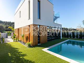 Brand-New Modern 3 Bed Villa With Pool And Jacuzzi