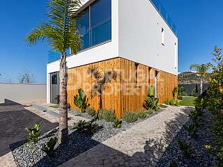 Brand-New Modern 3 Bed Villa With Pool And Jacuzzi