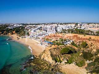 3-Bed Villa With Private Garden And Pool In Olhos De Água, Albufeira