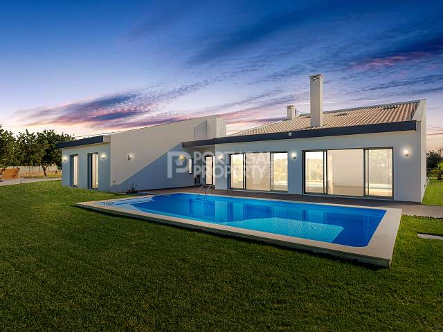 Nuovissima villa moderna 5 + 2 letti con piscina in campagna