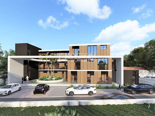 全新的一楼两卧室公寓，带游泳池在阿尔马西尔