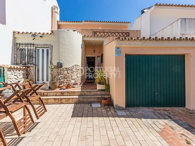 Charming 3 Bedroom Townhouse In Quarteira