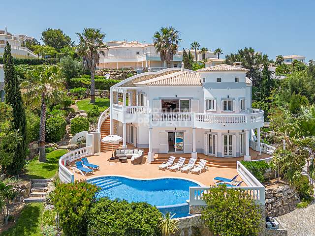 Beautiful 4-Bed Golf Villa With Far Reaching Country And Ocean Views