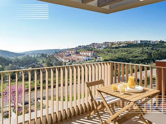 Three bedroom apartment, exterior space, parking, storage, 10 min from Lisbon.