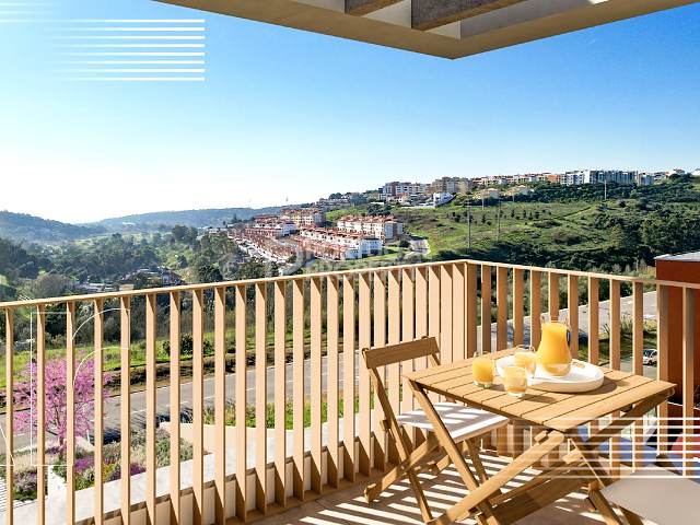 Four bedroom apartment, exterior space, parking, storage, 10 min from Lisbon.