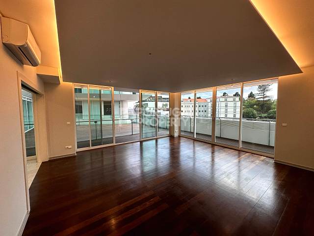 3 Bedroom Apartment In The City Center
