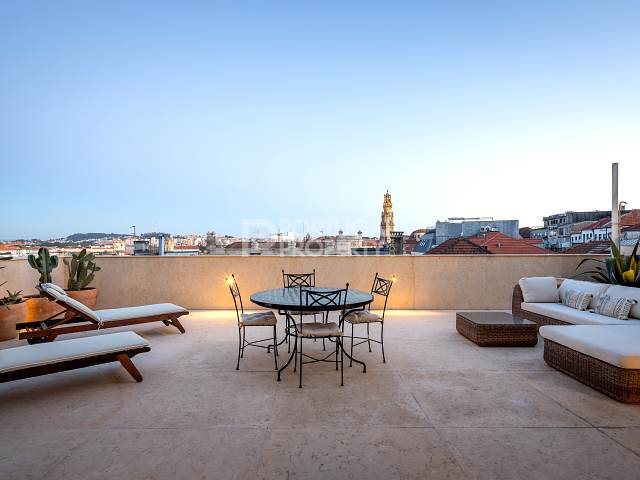 Потрясающая квартира с лучшей террасой на крыше в Порту