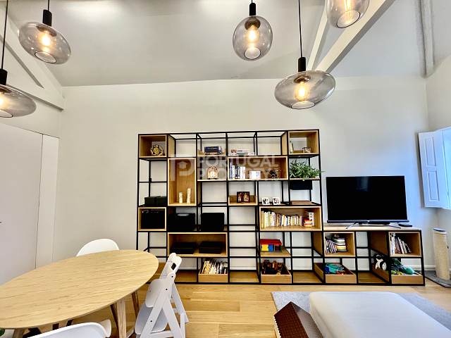 Beautifully Refurbished Apartment In Porto's Art District