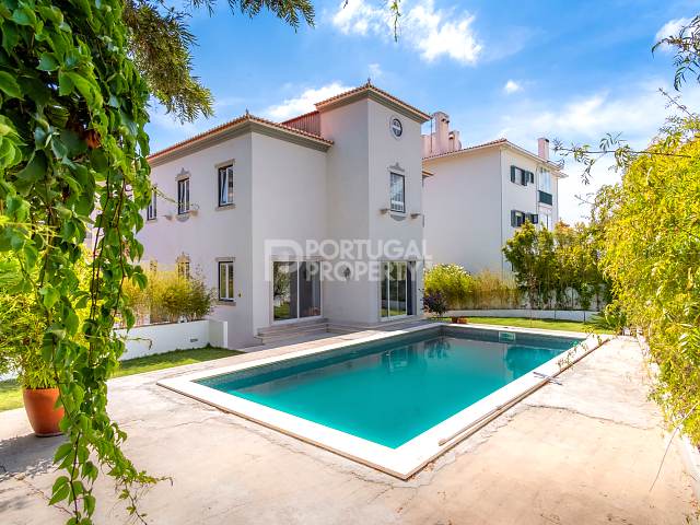 8 Bedroom Villa In Estoril, A Few Metres From The Beach And Casino