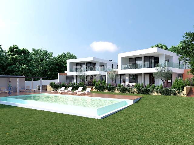 全新的 4 卧室别墅在私人公寓、游泳池和花园