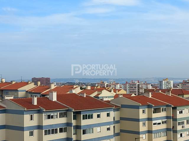 T4 Duplex Apartment With Open Views