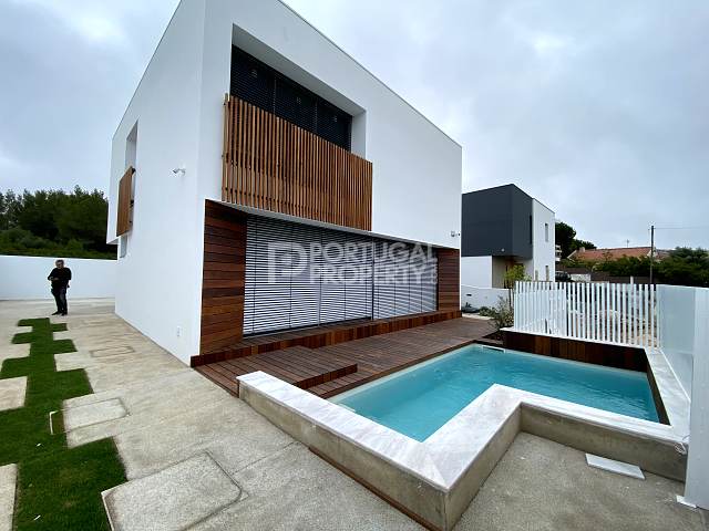 New 4 Bedroom Villa With Swimming Pool In Murches