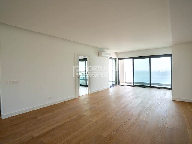 Four Bedroom Apartment By the Beach