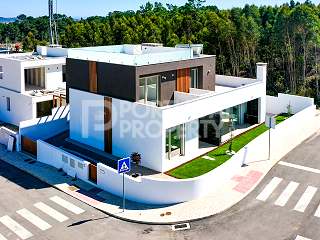 Amazing Villa in São Martinho do Porto with sea views