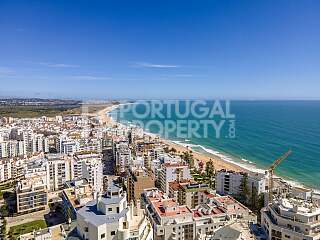 Elegant Three Bedroom Apartments Near The Beach