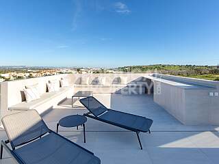 The Golden Retreat: A Contemporary Luxury Haven
