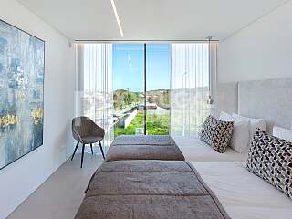 The Golden Retreat: A Contemporary Luxury Haven