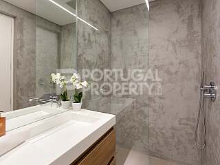 The Golden Retreat: A Contemporary Luxury Haven