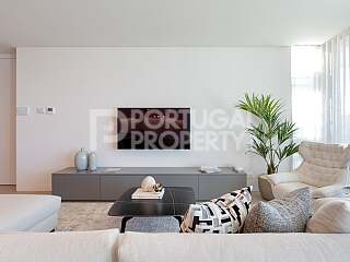 The Golden Retreat: A Contemporary Luxury Haven