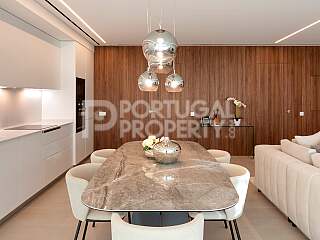 The Golden Retreat: A Contemporary Luxury Haven