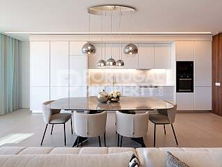 The Golden Retreat: A Contemporary Luxury Haven