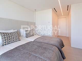 The Golden Retreat: A Contemporary Luxury Haven