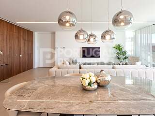 The Golden Retreat: A Contemporary Luxury Haven