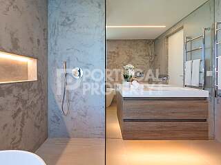 The Golden Retreat: A Contemporary Luxury Haven