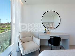The Golden Retreat: A Contemporary Luxury Haven