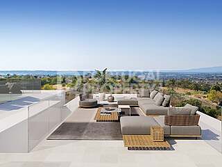 The Golden Retreat: A Contemporary Luxury Haven