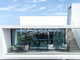 The Golden Retreat: A Contemporary Luxury Haven