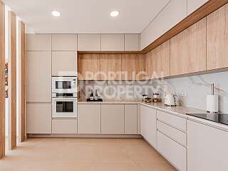 A Luxurious Rentable Penthouse With Sea Views At The Very Heart Of Faro