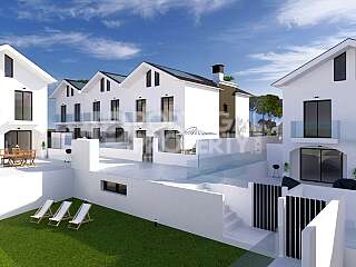 T4 Single-Family Homes In São Pedro Do Estoril