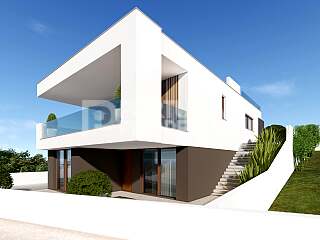 Elegant Two-Storey Villa With Terrace And Garage On The Silver Coast