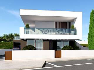 Elegant Two-Storey Villa With Terrace And Garage On The Silver Coast