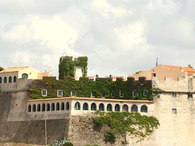 Château de luxe du 15ème siècle avec vue sur la mer