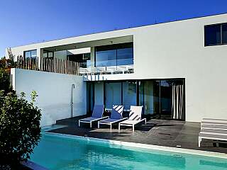 位于守护高尔夫球场的舒适住宅