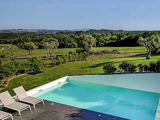 位于守护高尔夫球场的舒适住宅